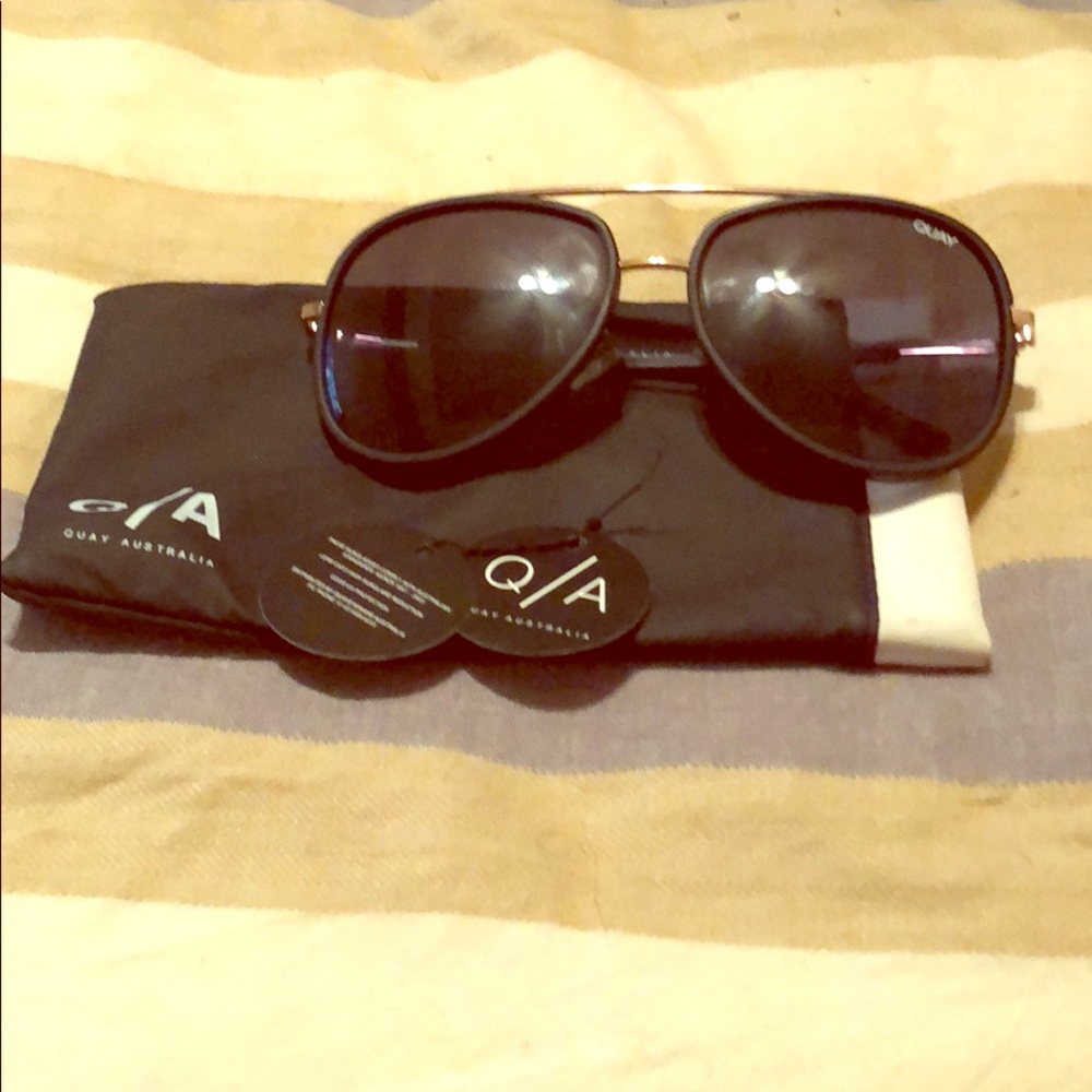 Quay Needing Fame Sunglasses- great condition